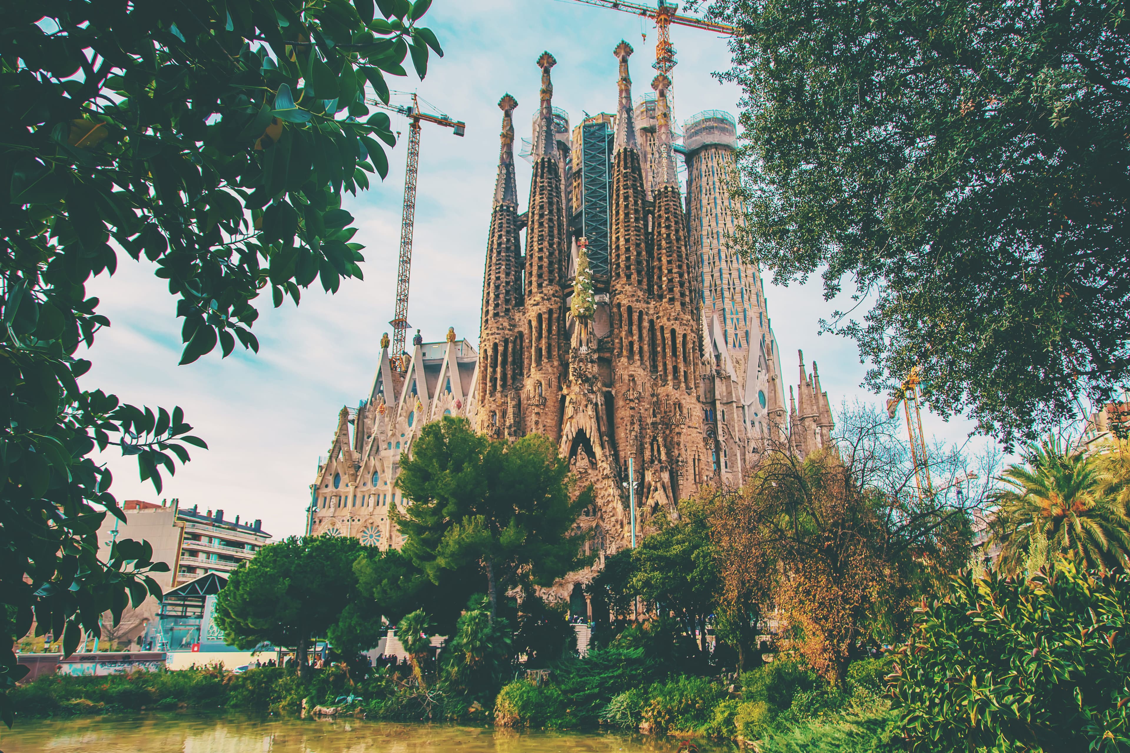 photologuephotos2023-10sagrada-familia-barcelona-al-amanecer-enfoque-selectivo_1jpg photologuephotos2023-10sagrada-familia-barcelona-al-amanecer-enfoque-selectivo_1jpg