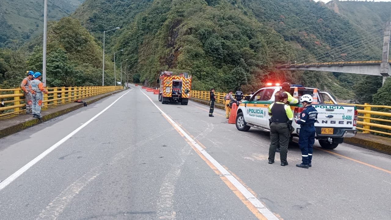 photologuephotos2023-12via_bogota_villavicencio_cerrada_incendiojpg