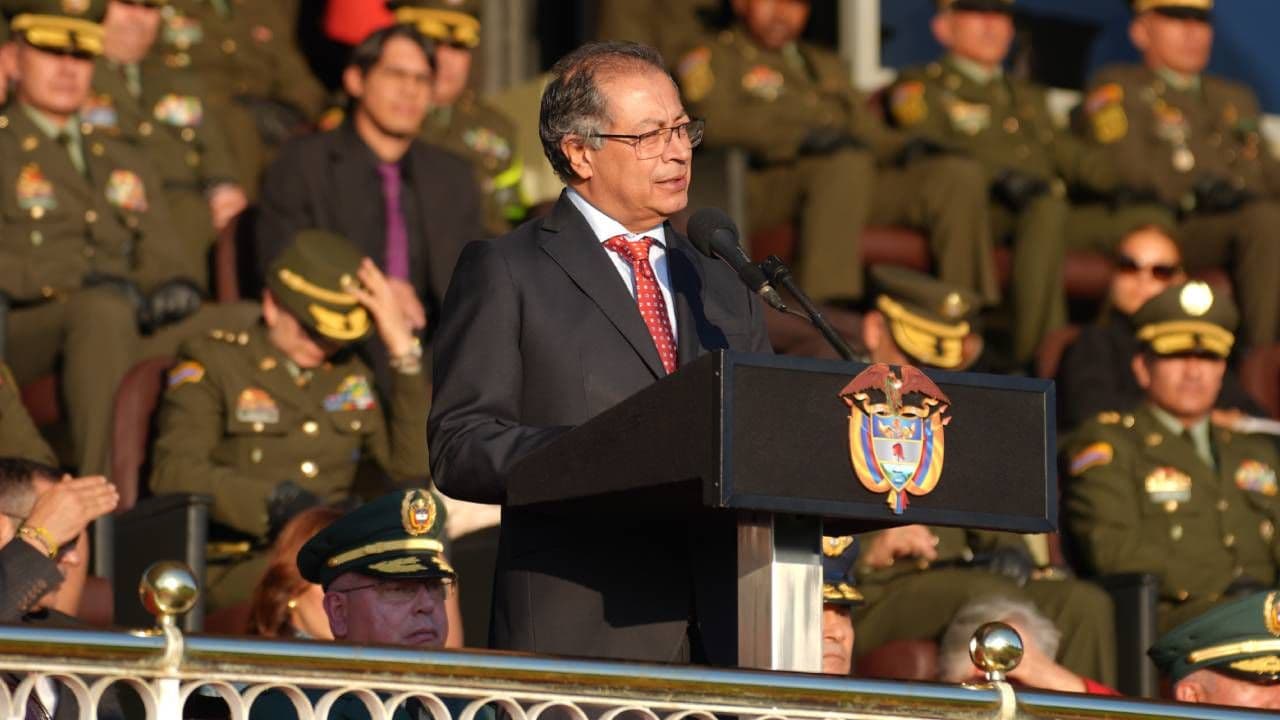 photologuephotos2024-06presidente_gustavo_petro_senala_a_periodistas_que_investigan_casos_de_corrupcion_de_su_gobiernojpg