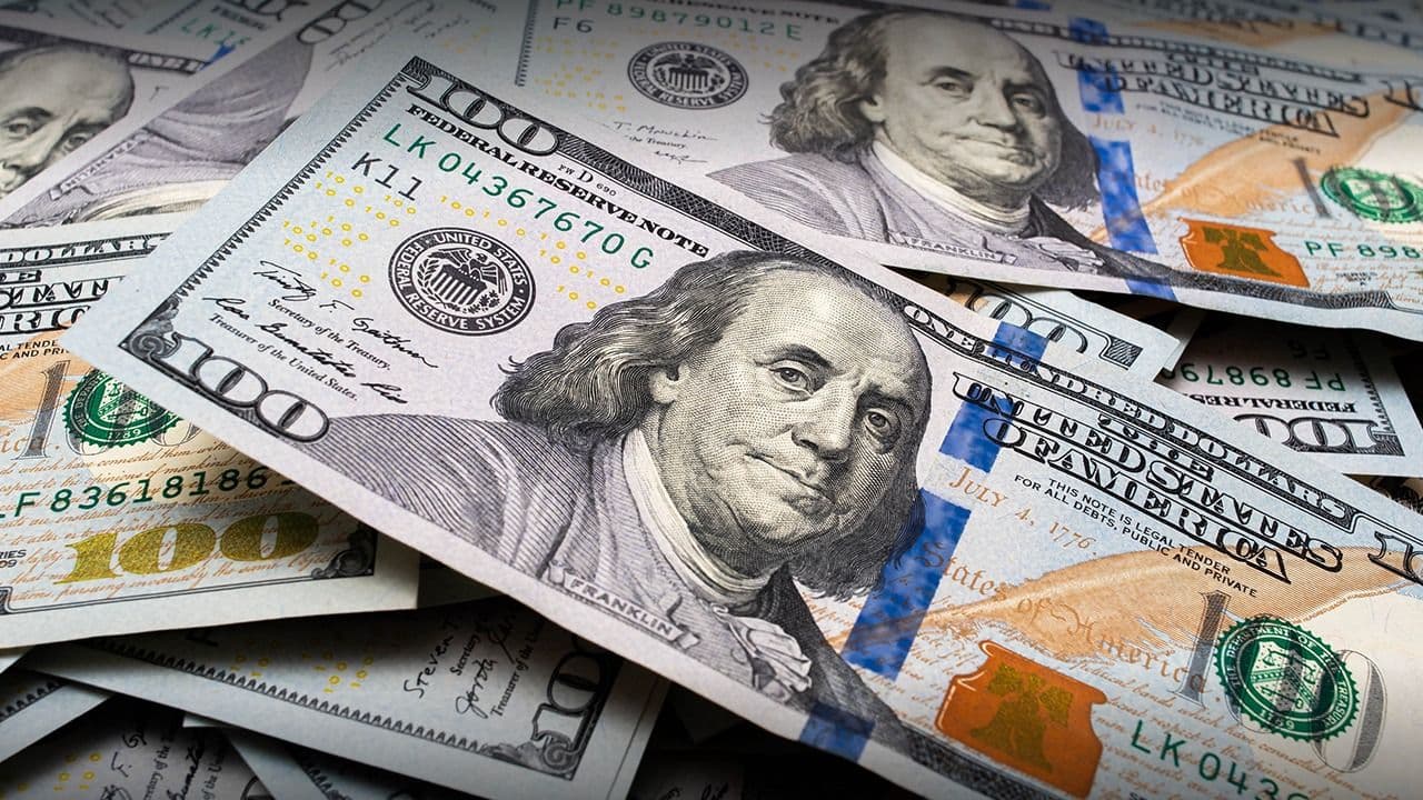 photologuephotos2024-08dolares_freepikjpeg