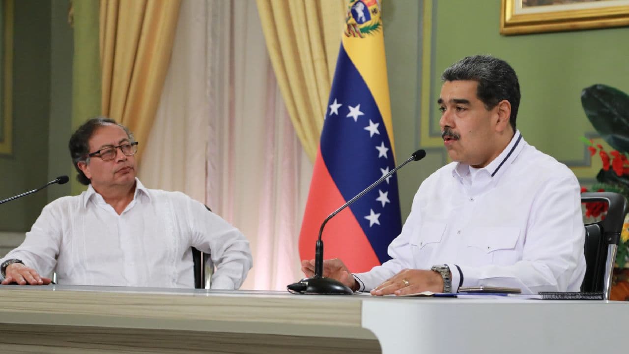 photologuephotos2025-01petro_y_nicolas_madurojpg