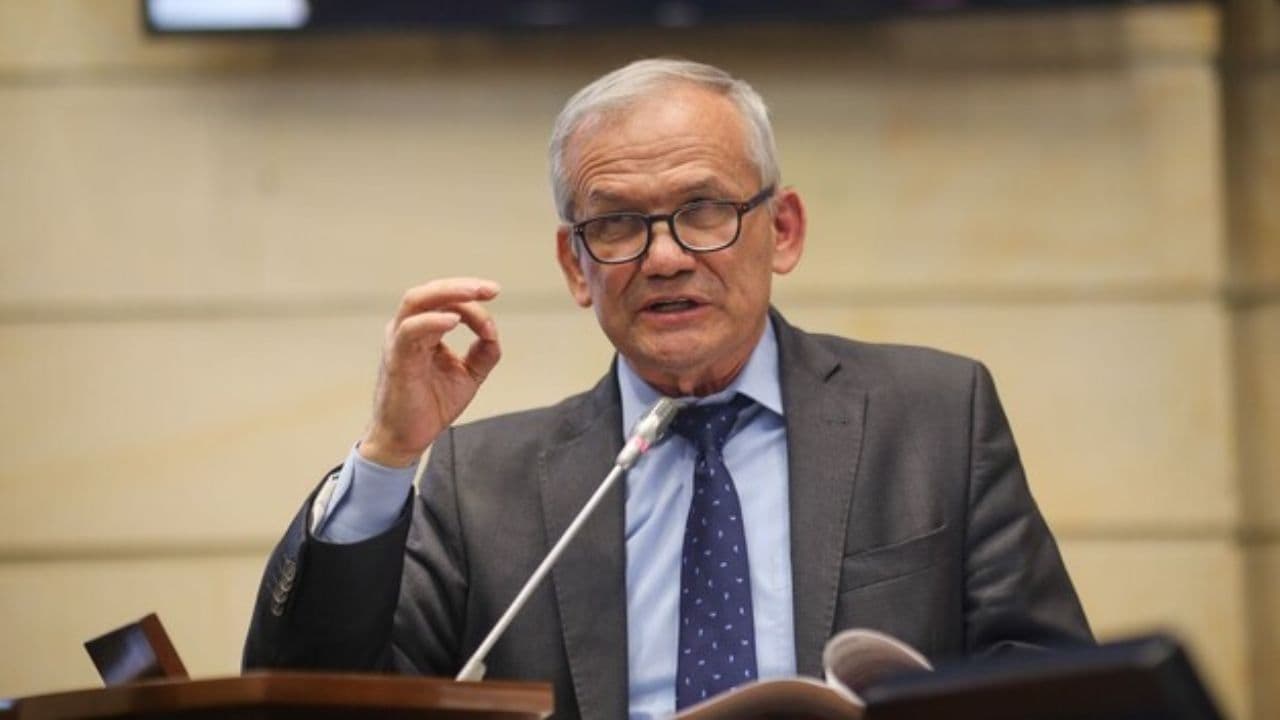 Carlos Ramón González, Dapre