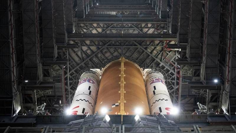 La Nasa llevó el cohete y la nave espacial de Artemis II desde el Edificio de Ensamblaje de Vehículos hasta la Plataforma de Lanzamiento 39B. Tomada de X @NASA La Nasa llevó el cohete y la nave espacial de Artemis II desde el Edificio de Ensamblaje de Vehículos hasta la Plataforma de Lanzamiento 39B. Tomada de X @NASA