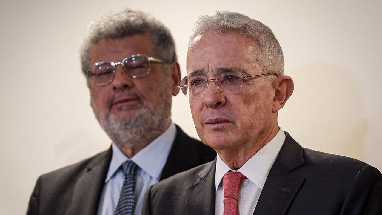Álvaro Uribe 7 Álvaro Uribe 7