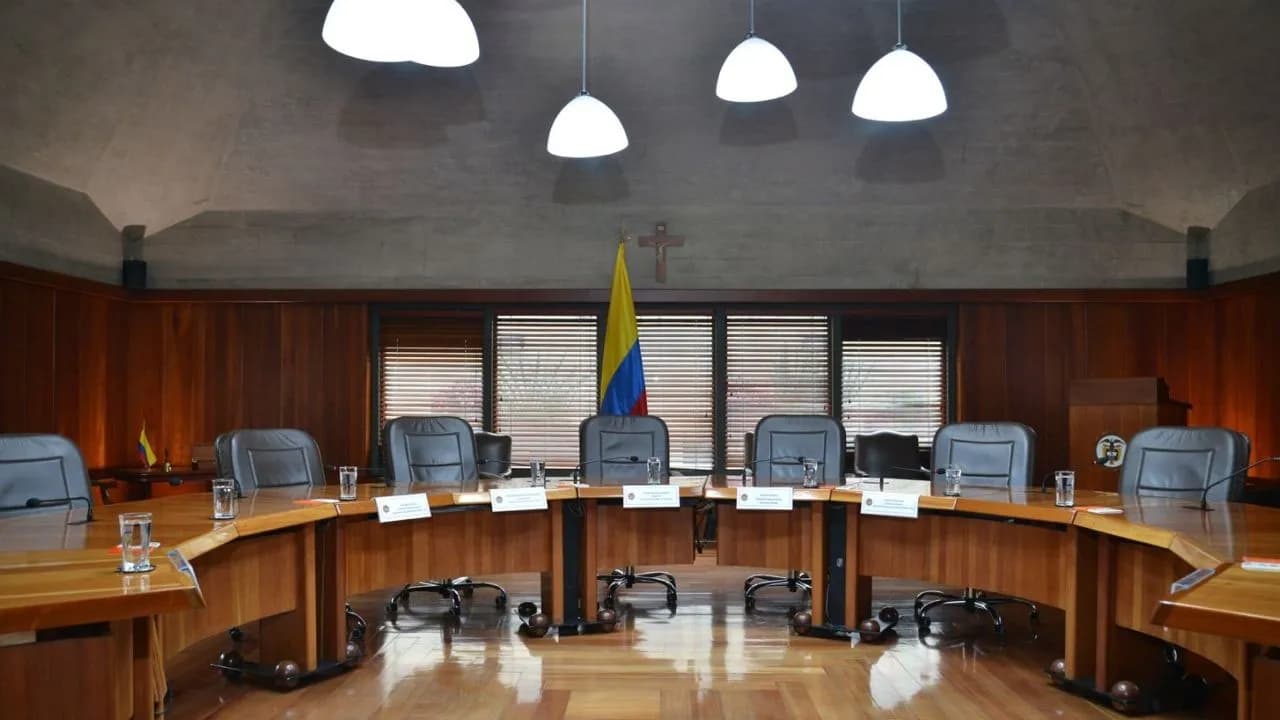 Crucifijo de la Sala Plena de Corte Constitucional 2 Crucifijo de la Sala Plena de Corte Constitucional 2