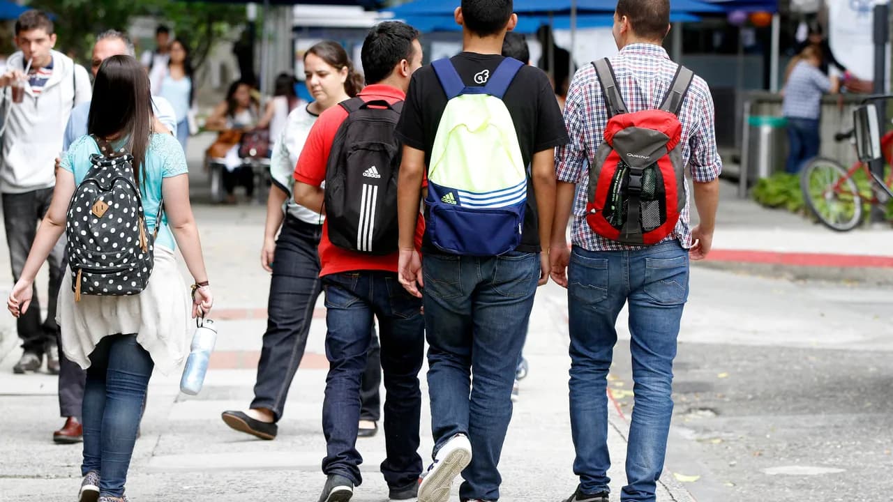 Estudio advierte sobre el impacto del sueño, redes y estrés en la salud mental Estudio advierte sobre el impacto del sueño, redes y estrés en la salud mental