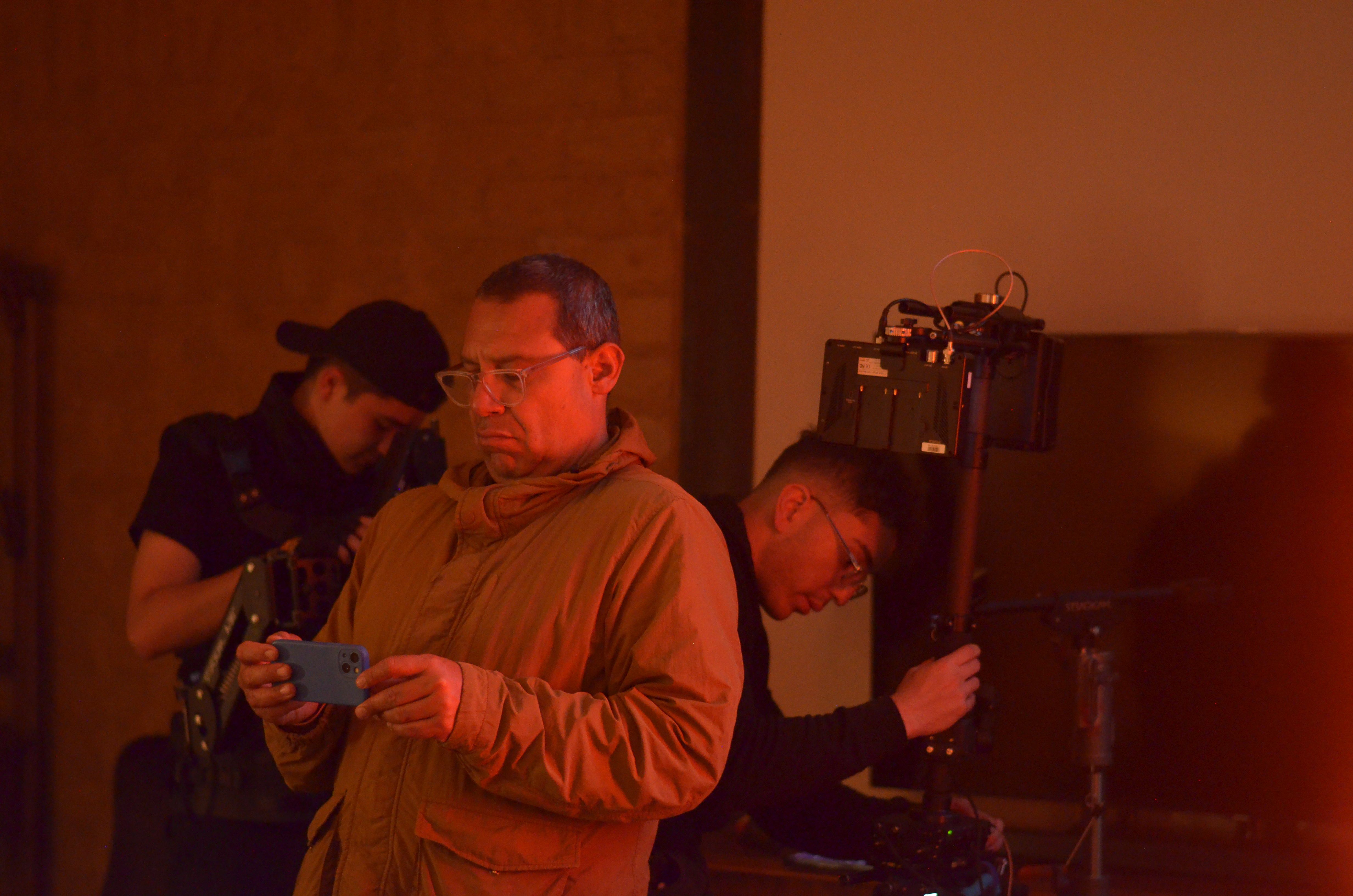 Harold Trompertero en el rodaje de 'Lactar'
