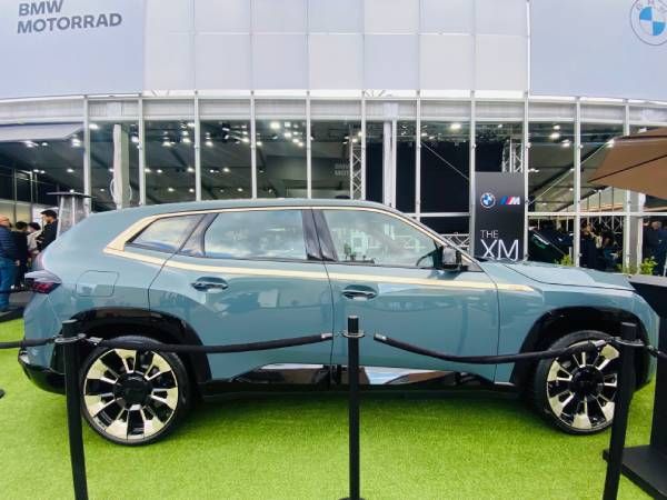 bmw_xm_1_0.jpg