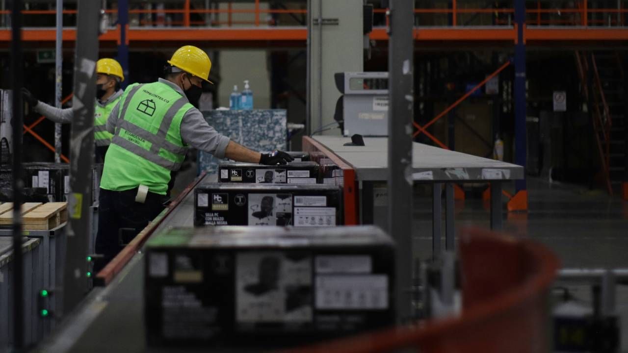 se_espera_que_en_2026_la_jornada_laboral_en_colombia_se_quede_en_42_horas_semanales.jpg