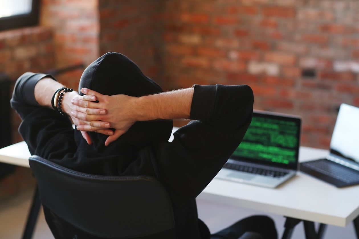 hacker-man-laptop.jpg