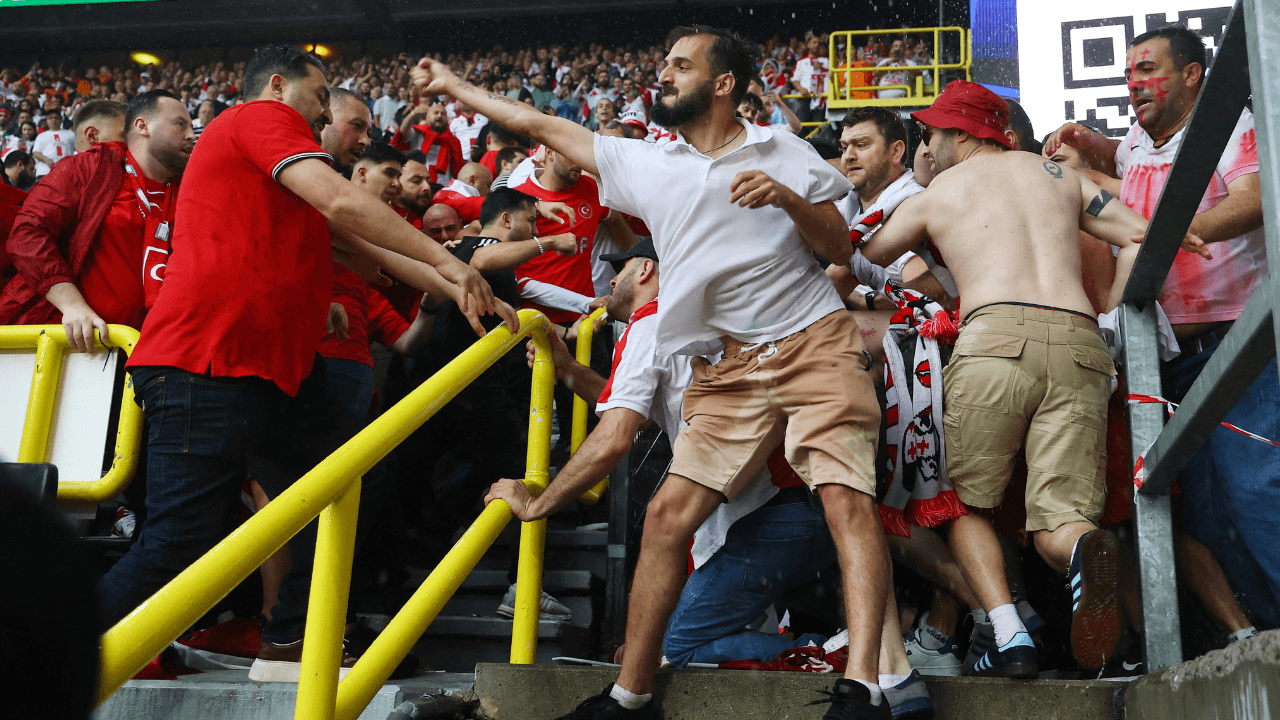 turcos_y_georgianos_se_enfrentan_en_las_gradas_en_la_eurocopa_2024_0.png