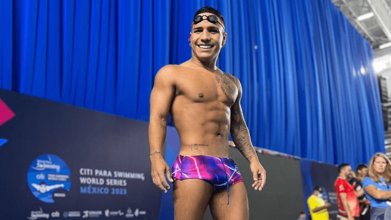 carlos_daniel_serrano_sobre_la_plataforma_de_salto_0.png