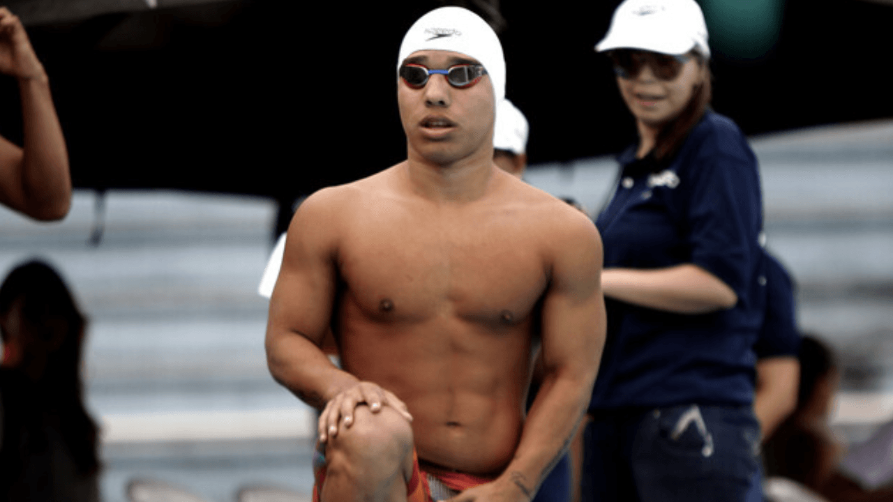 carlos_daniel_serrano_combina_su_traje_de_competencia_0.png
