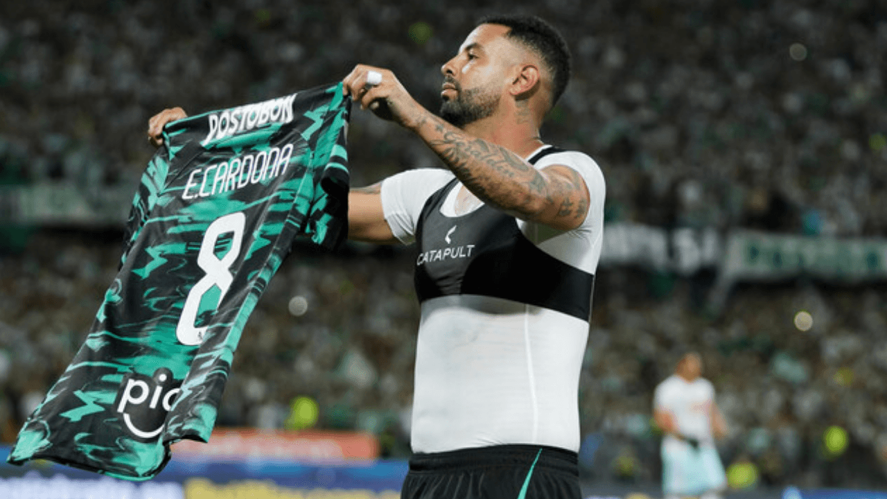 edwin_cardona_muestra_su_camiseta_tras_marcar_con_atletico_nacional.png