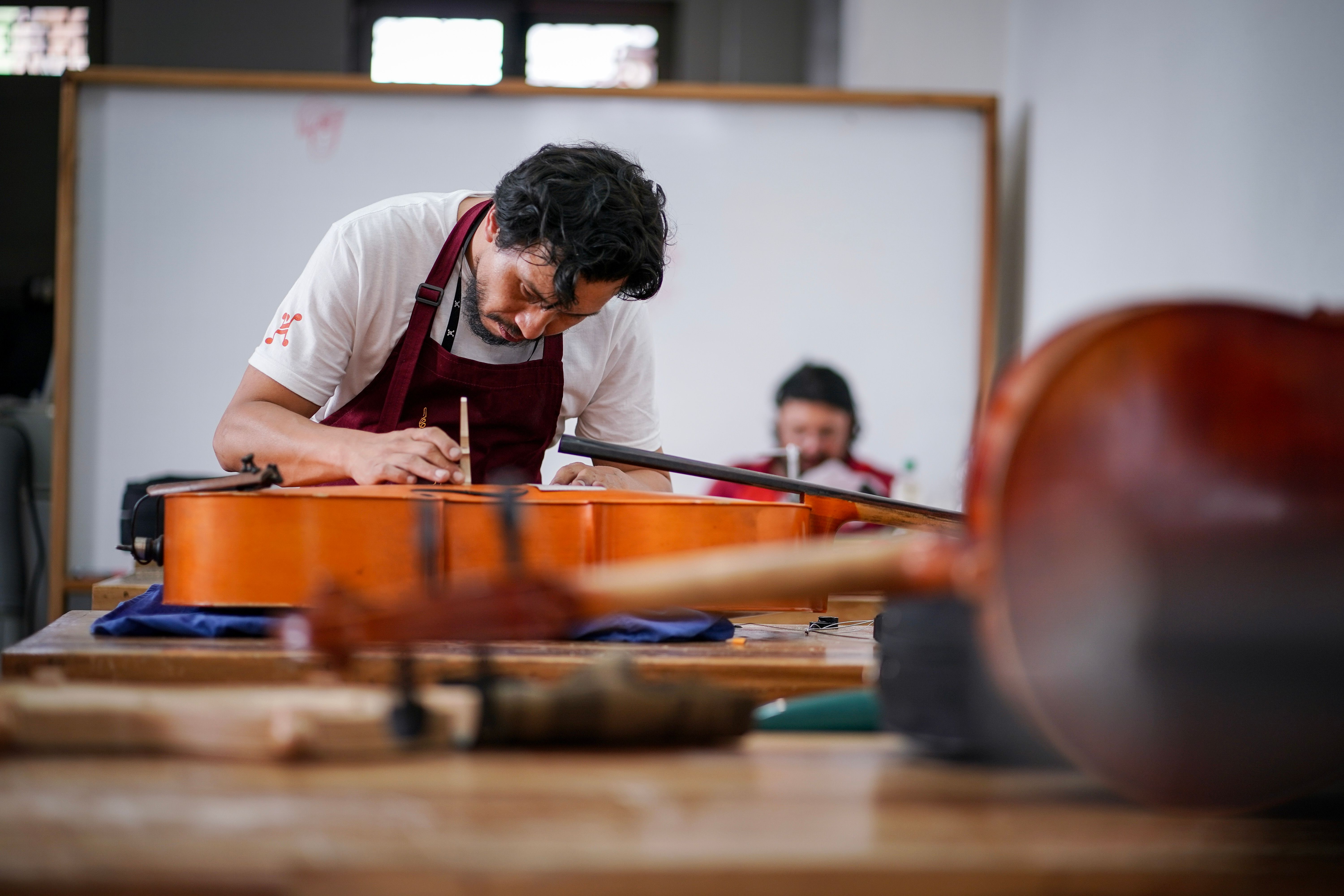 luteria_c_cortesia_ibague_festival._talleres_de_luteria_en_el_conservatorio_del_tolima._iv_ibague_festival_2023_proyecto_4.jpg