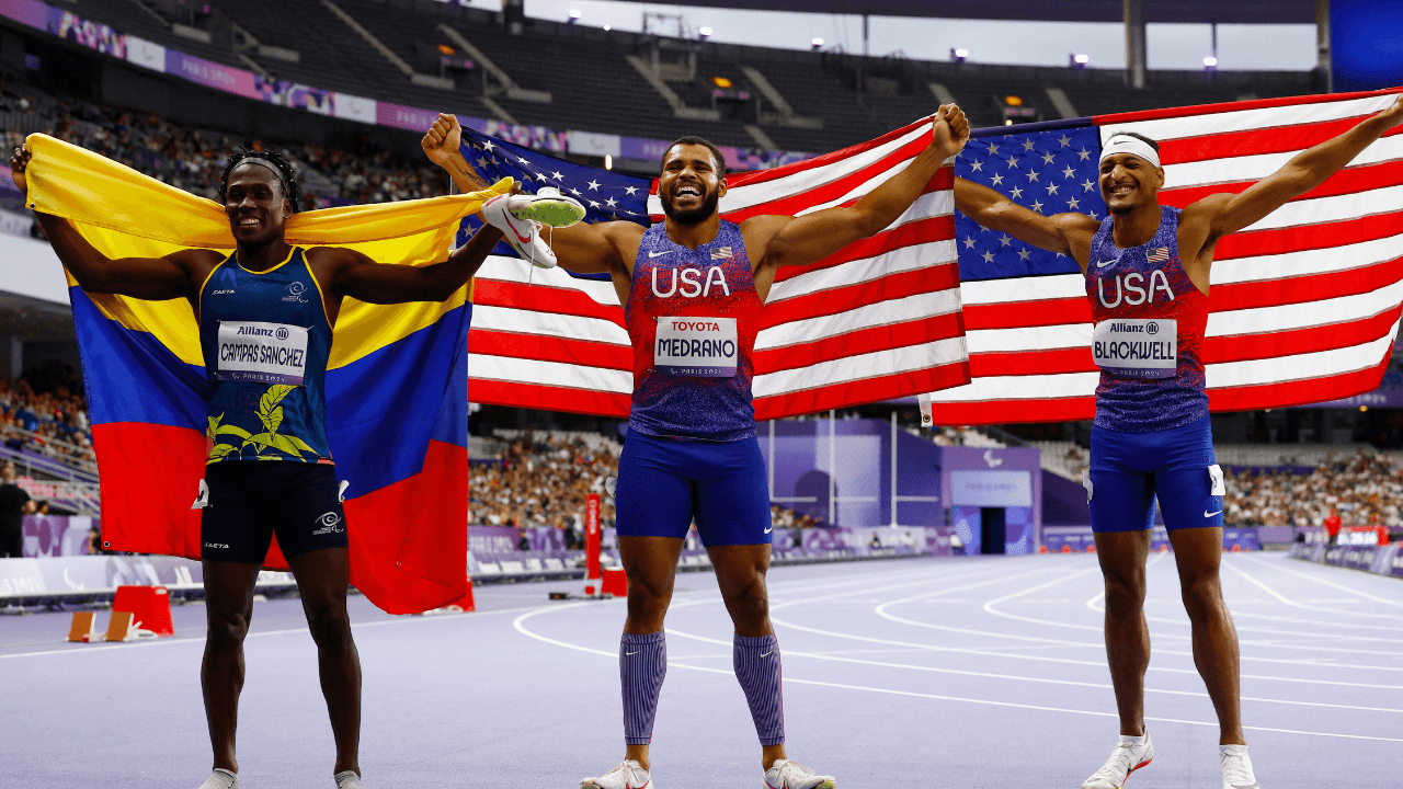 los_medallistas_con_sus_respectivas_banderas.png