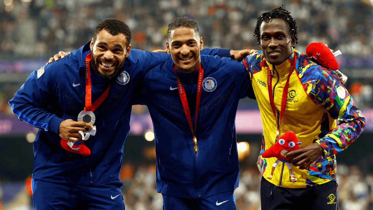 paratletas_con_sus_medallas.png