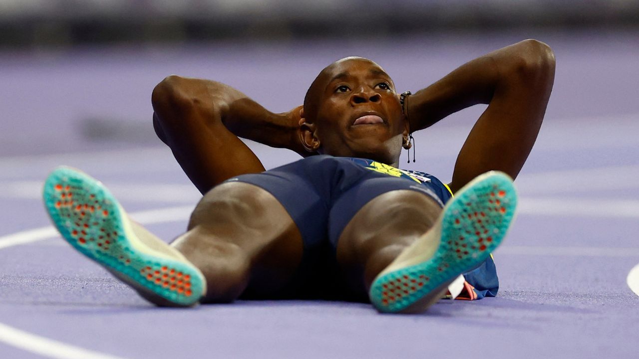 sebastian_obando_celebra_su_medalla_de_oro_en_los_paralimpicos_de_paris_2024.jpg