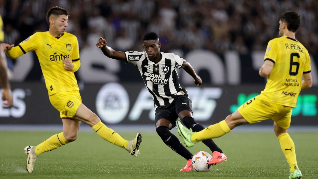 delantero_del_botafogo_contra_penarol.jpg