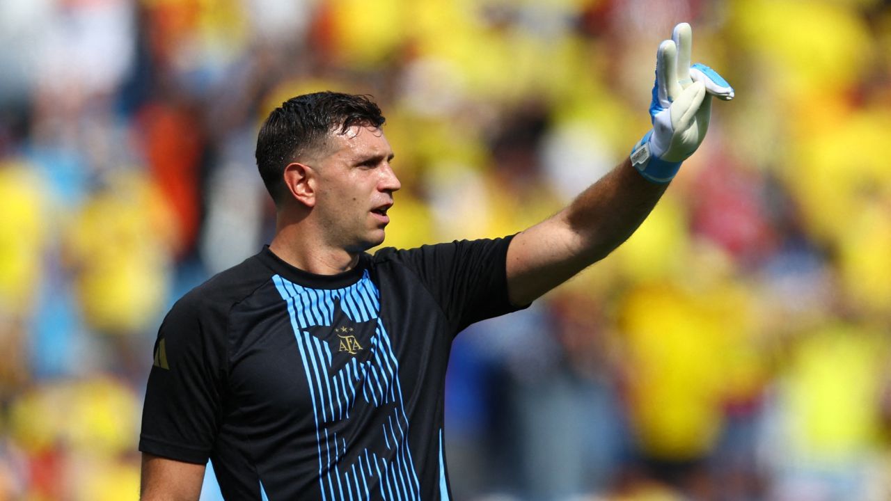 dibu_martinez_en_partido_contra_colombia.jpg