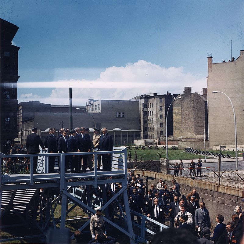 800px-kennedy_in_berlin.jpg
