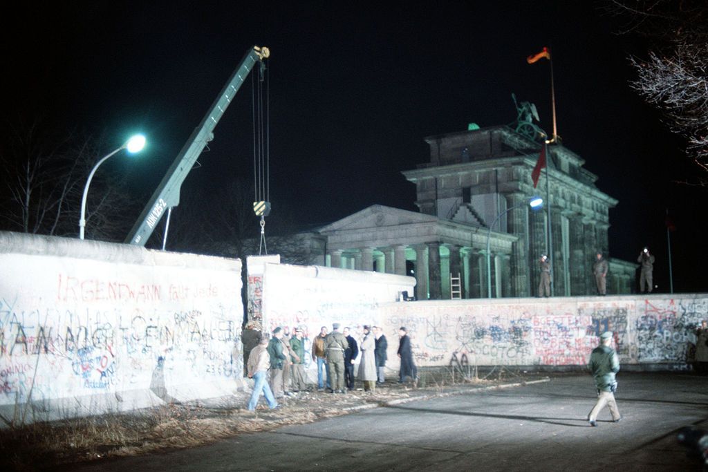 1024px-crane_removed_part_of_wall_brandenburg_gate.jpg