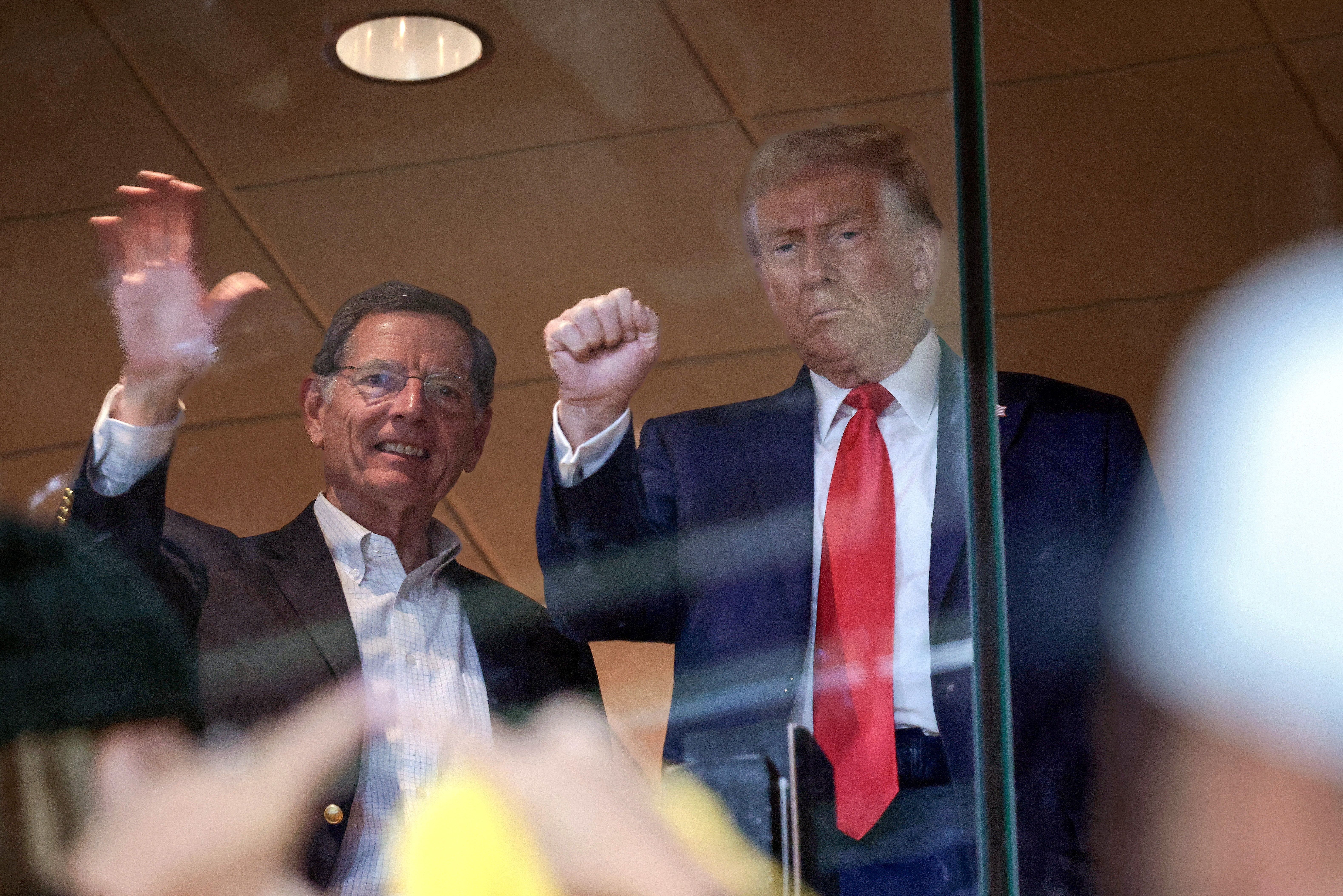 donald_trump_puno_arriba_1.jpg
