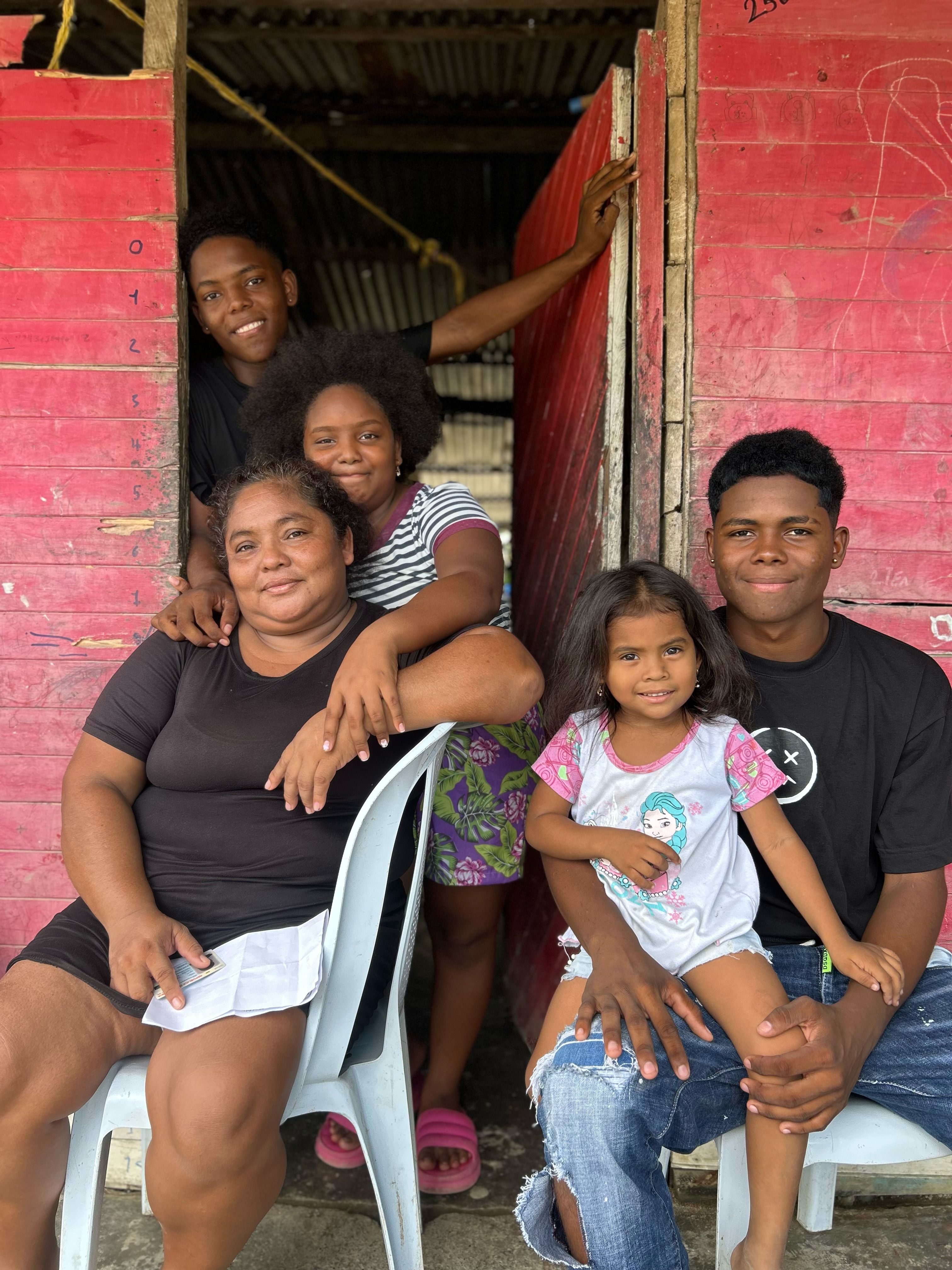 nueva_colonia_familia_feliz.jpg