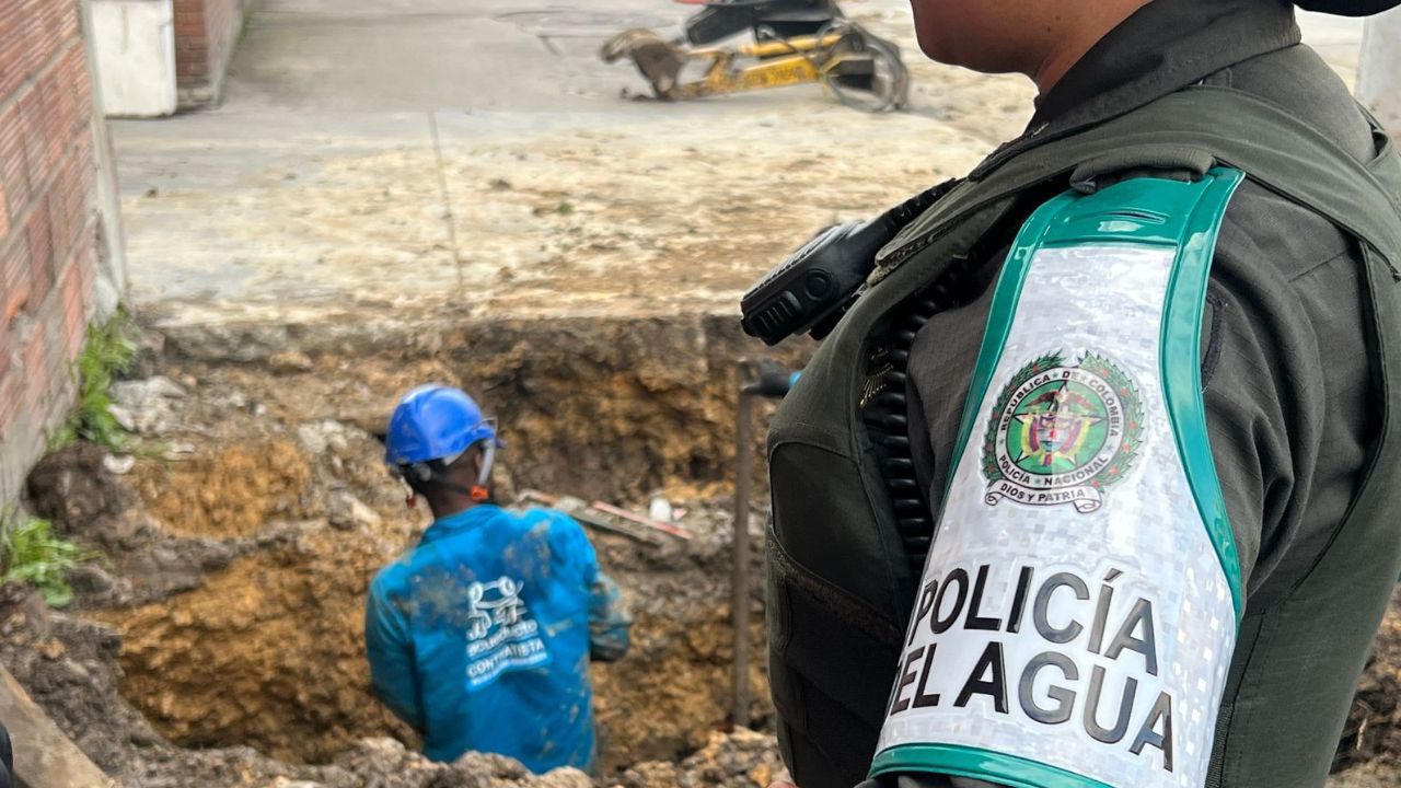 policia_del_agua_en_bogota.jpg
