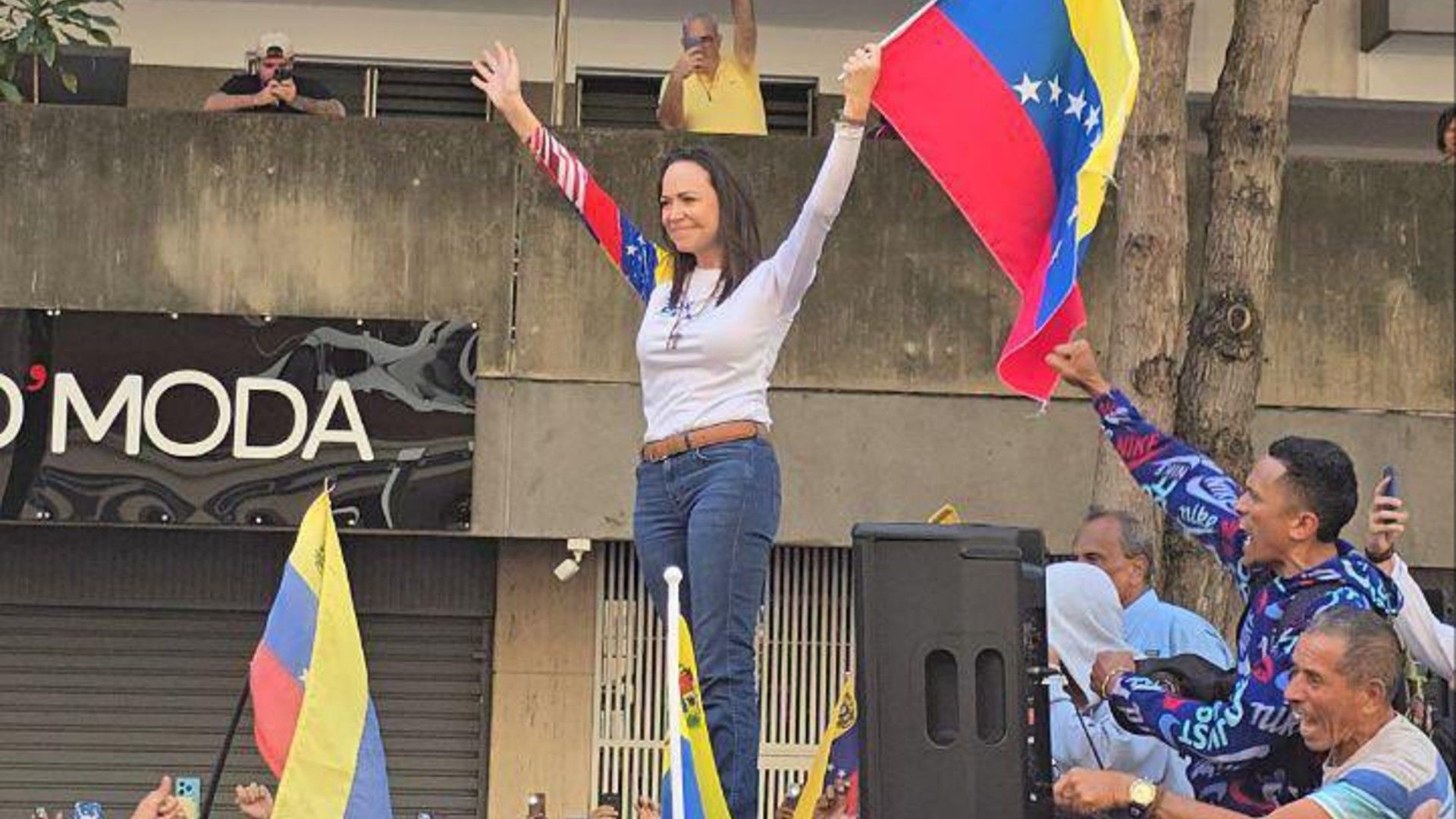 maria_corina_machado_en_las_manifestaciones.jpg