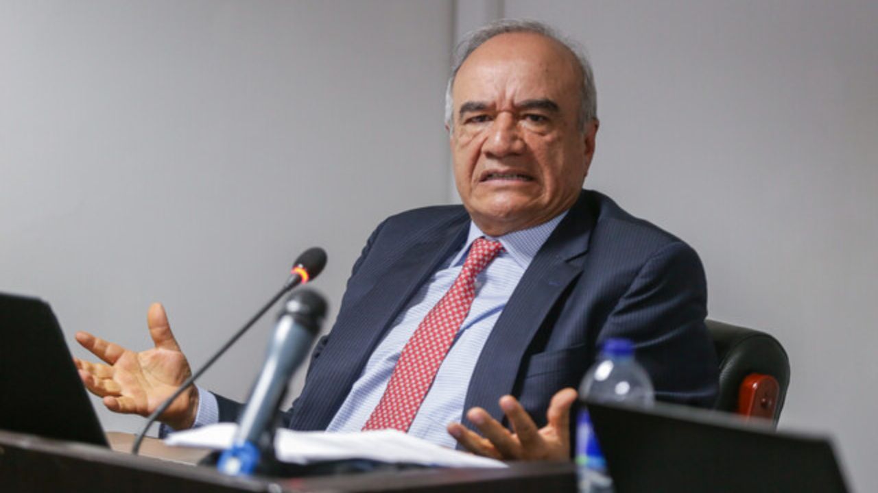 hernan_carvajal_defensor_petro_0.jpg