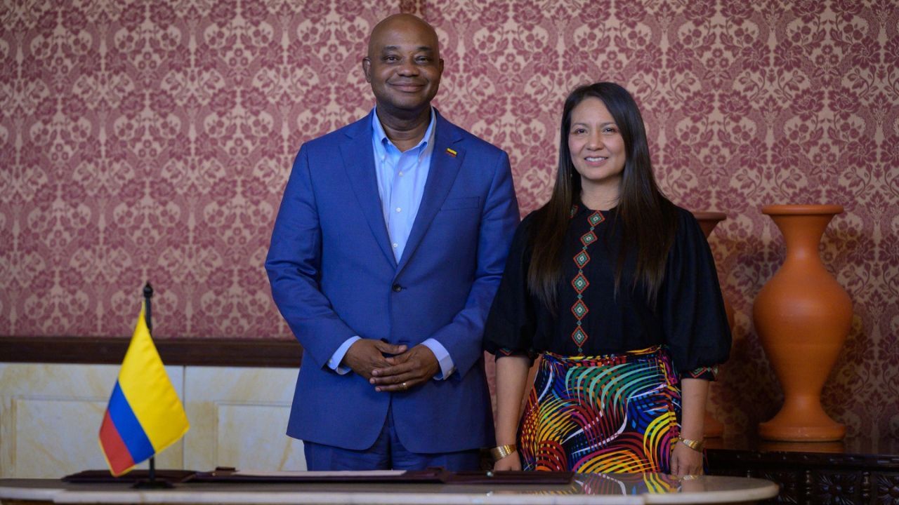 lena_yanina_estrada_y_el_excanciller_luis_gilberto_murillo.jpg