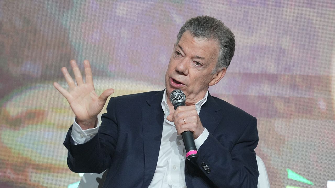 presidente_juan_manuel_santos_en_foro_de_cambio.jpeg