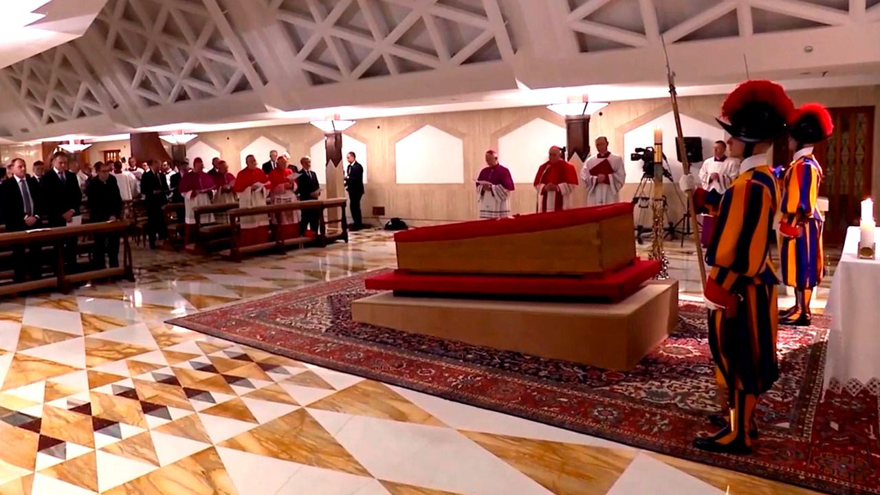 cardenales_en_casa_santa_marta.jpeg
