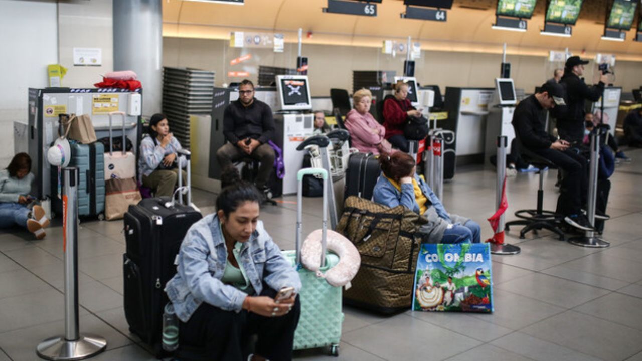 viajeros_en_el_aeropuerto_internacional_el_dorado_1.jpg