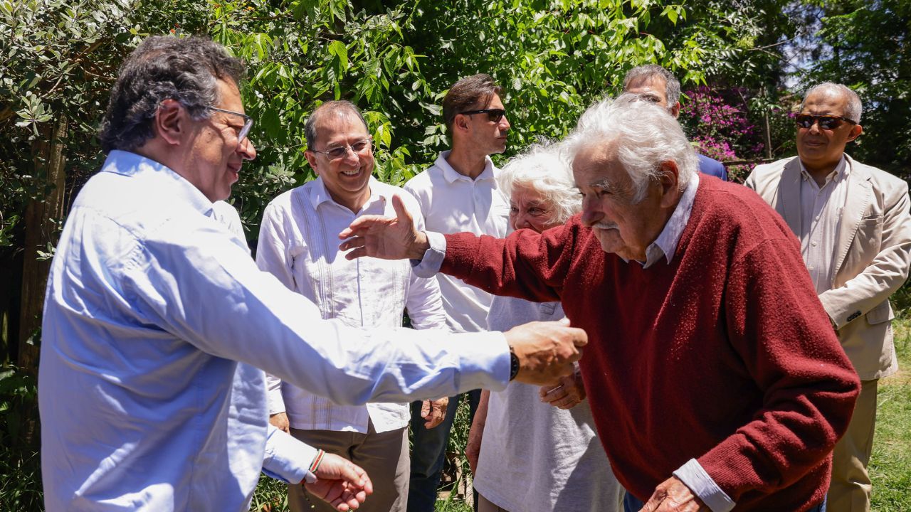 petro_y_pepe_mujica_0.jpg