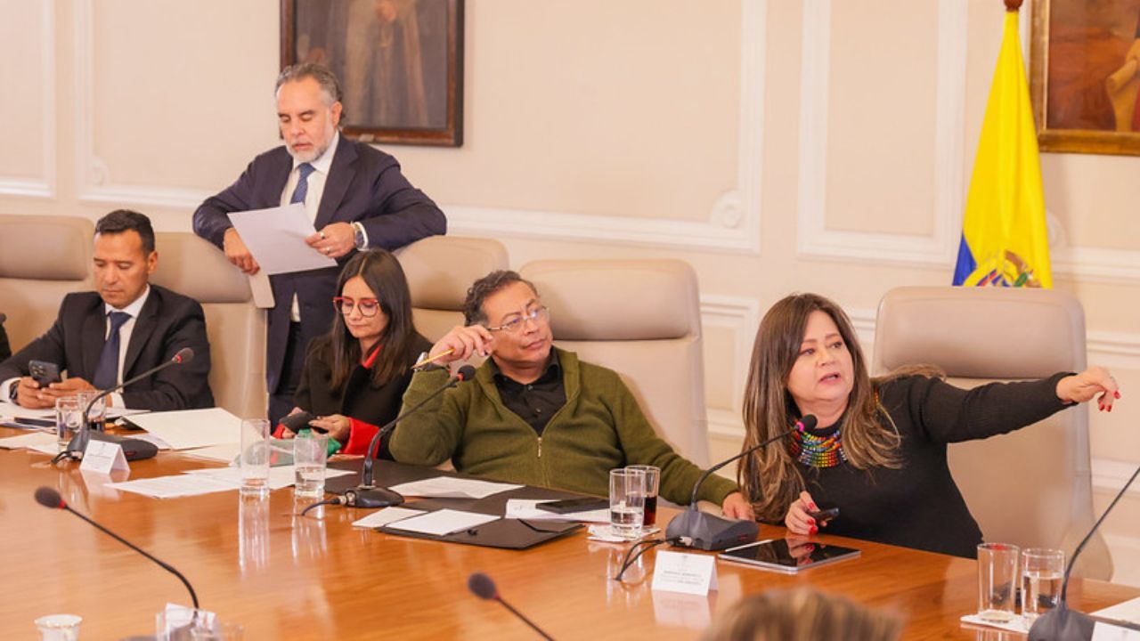 presidente_petro_y_ministra_de_transporte.jpg