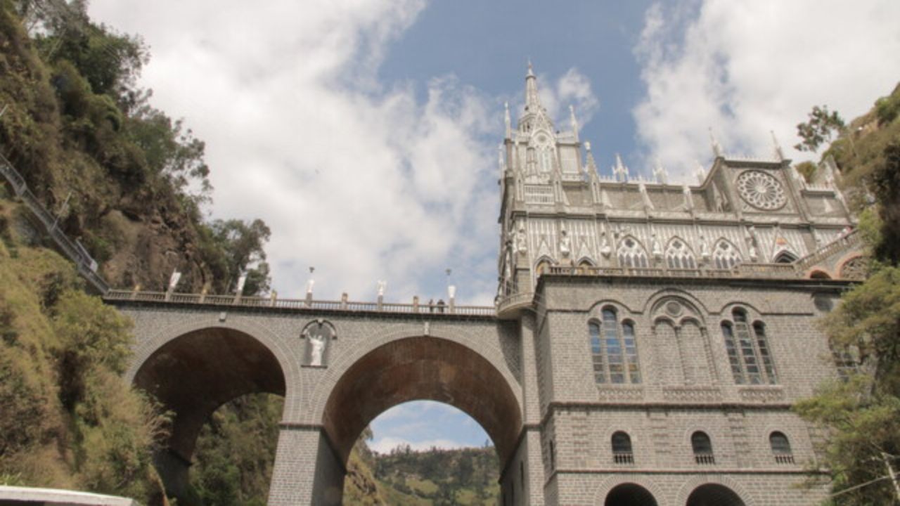 santuario_de_las_lajas.jpg