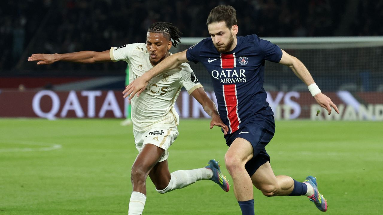 khvicha_kvaratskhelia_en_el_psg.jpg