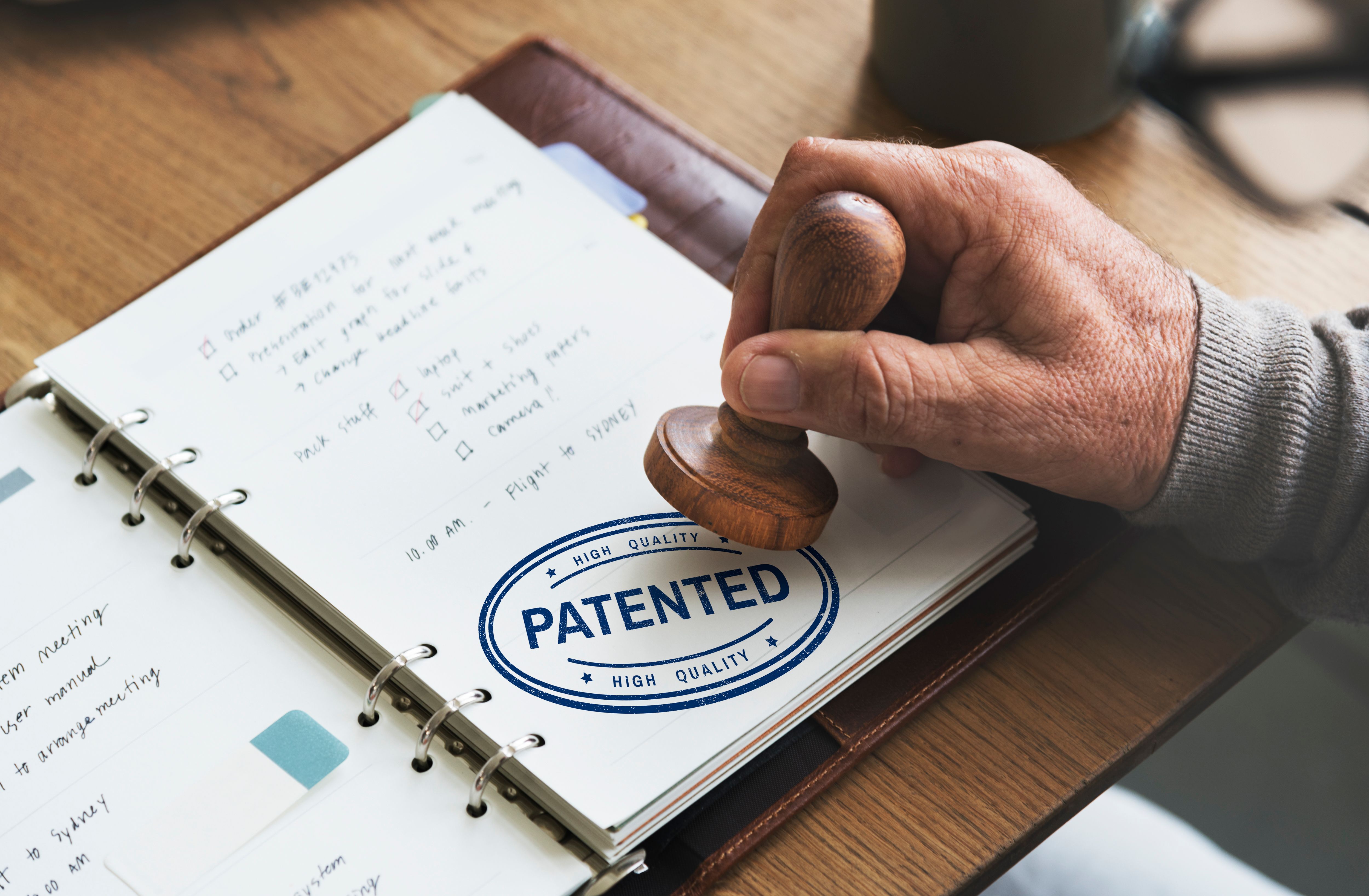 licencia-de-identidad-de-marca-patentada-concepto-de-derechos-de-autor-del-producto.jpg