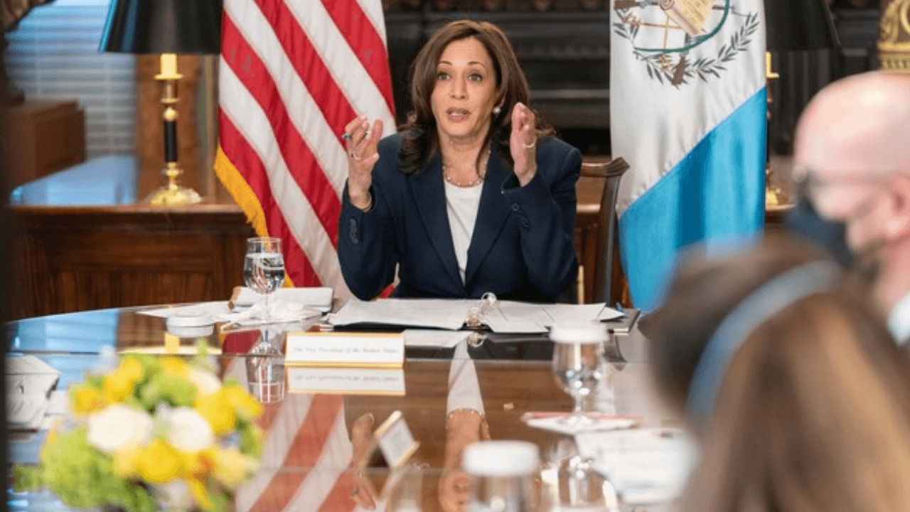 kamala_harris_vicepresidenta_de_estados_unidos_y_candidata_presidencial_por_el_partido_democrata.png