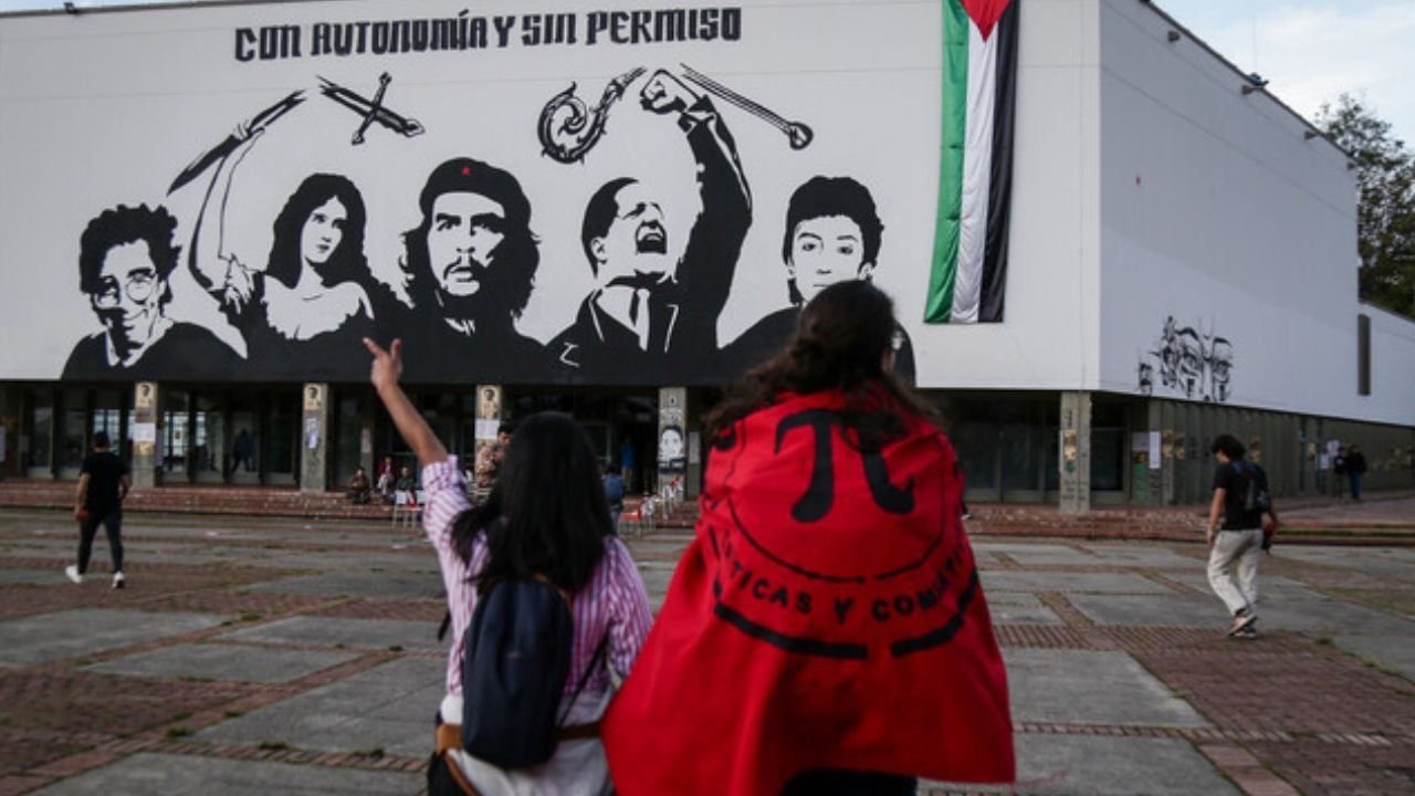 estudiantes_de_la_universidad_nacional_0.jpg