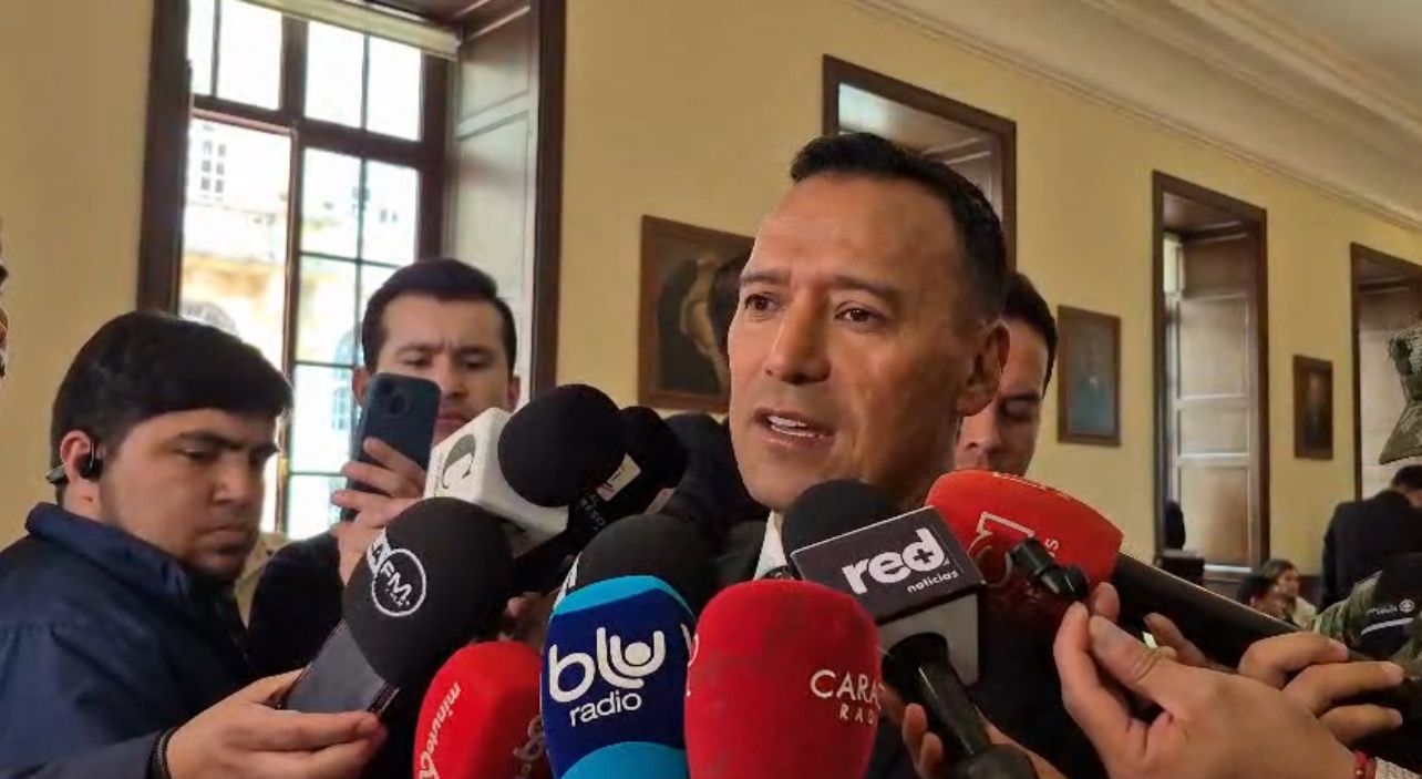 ministro_periodistas.jpg