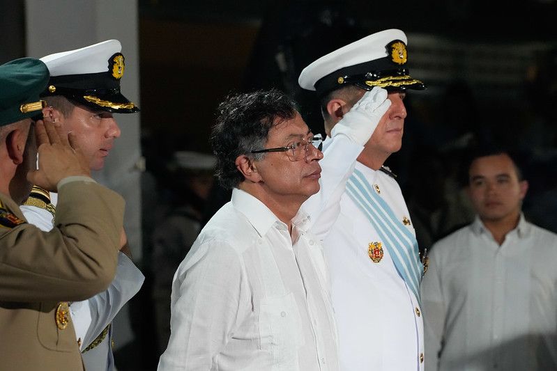 petro_orden_armada_nacional.jpg