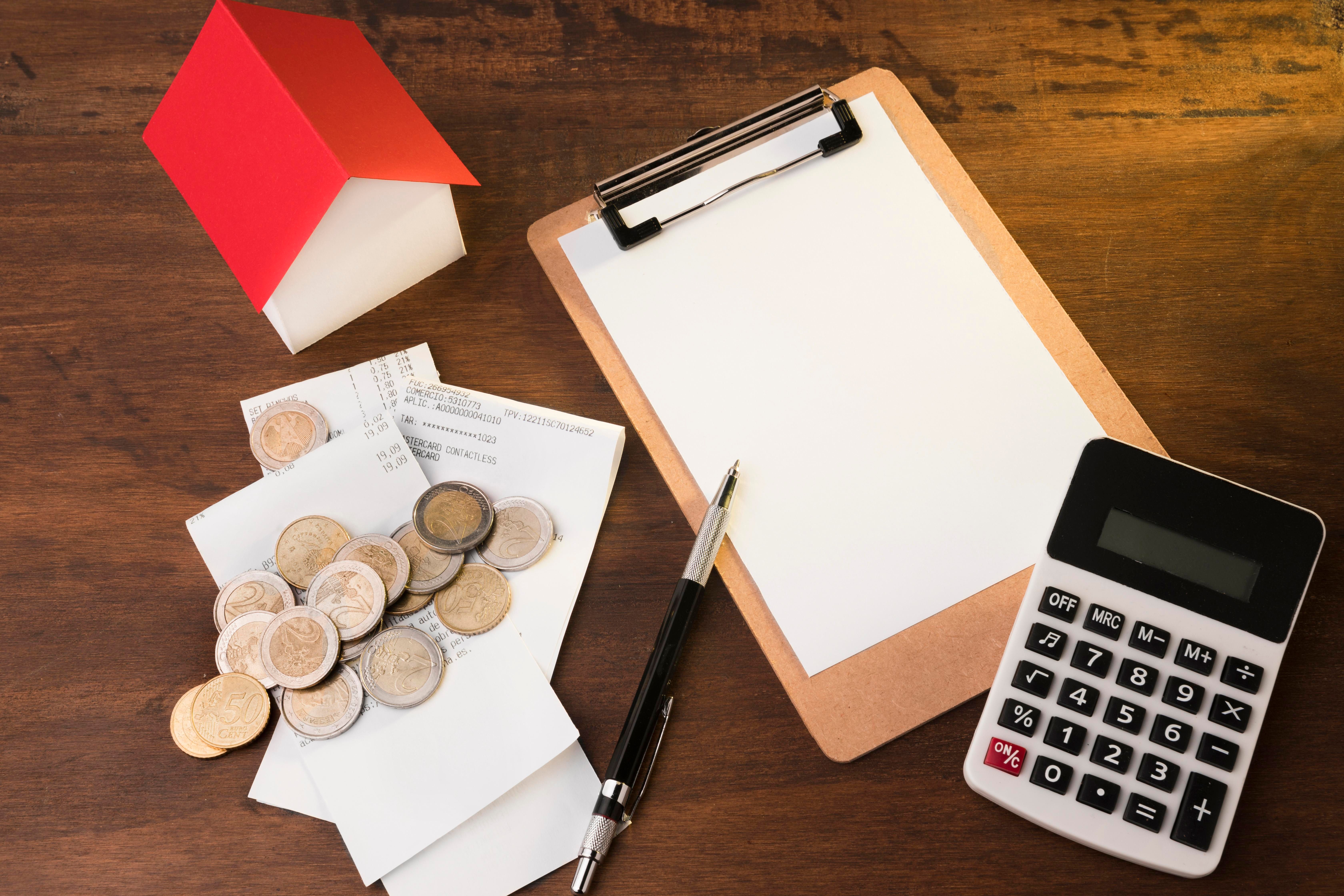 calculo-de-economia-durante-crisis-en-mesa.jpg