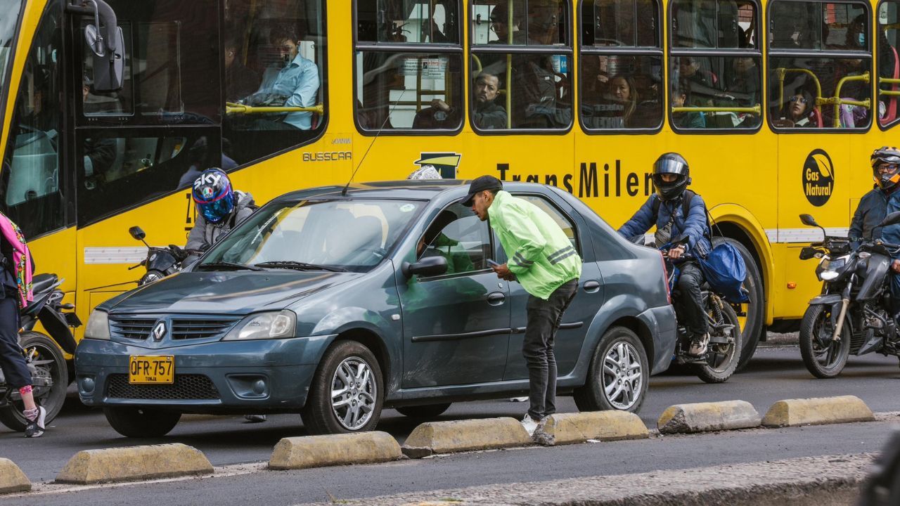 inicia_imposicion_de_fotomultas_por_invasion_de_carril_exclusivo_en_la_carrera_septima_todo_lo_que_debe_saber.jpg