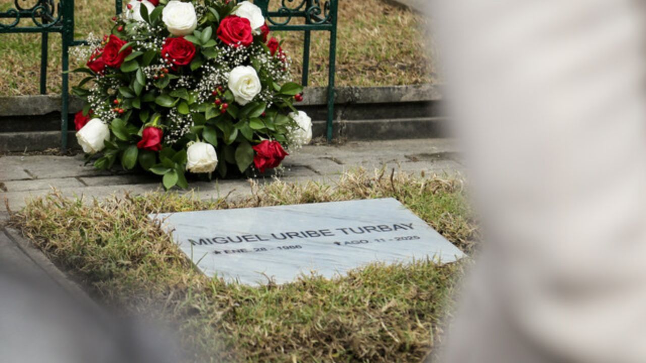 Miguel Uribe cementerio central