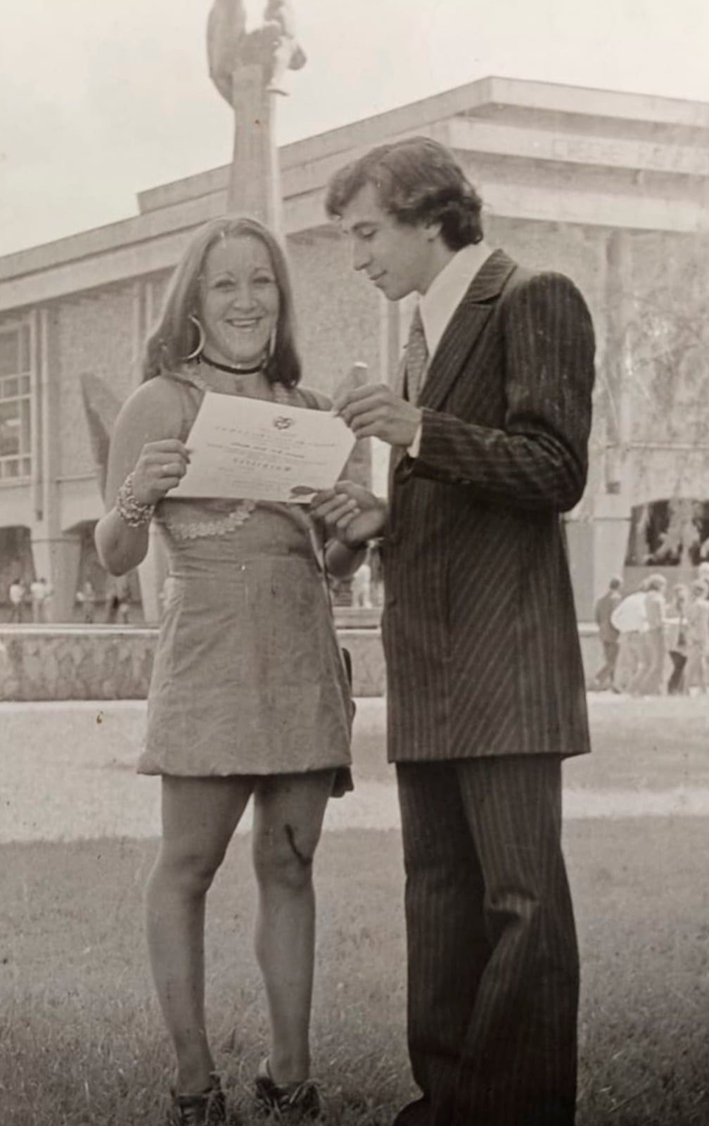 Gustavo León Yepes de bachiller.