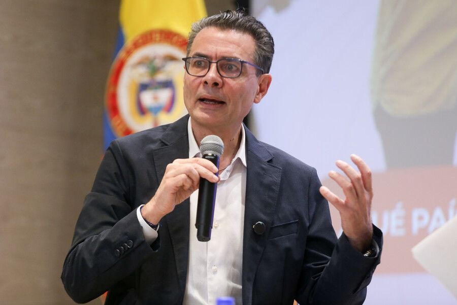Alejandro Gaviria.