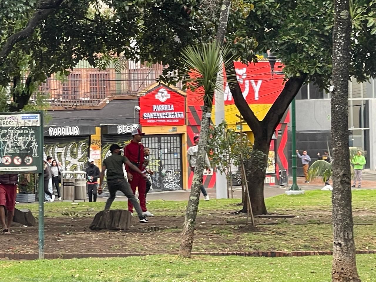 Disturbios en la Plaza Lourdes en Chapinero, en el norte de Bogotá.